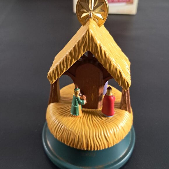 Hallmark Keepsakes The Journey Of The King's Ornament With Magic Sound - Picture 7 of 8